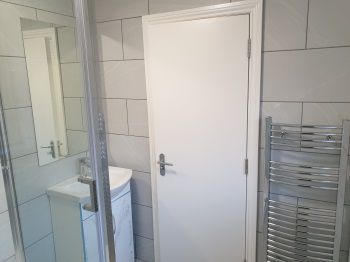 First floor, room 4 en-suite 