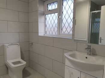 First floor, room 5 en-suite