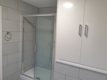 First floor, room 5 en-suite