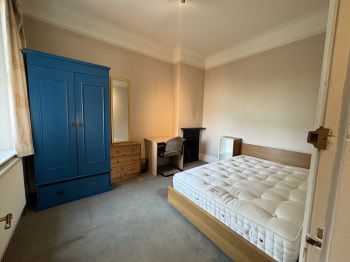 Middle Bedroom