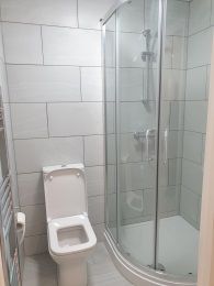 Ground floor, Room 2 en-suite